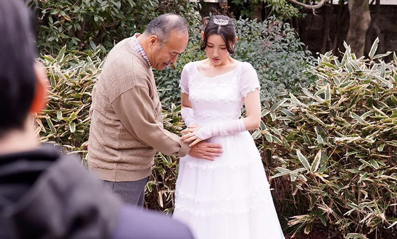 Anh xã quá yếu, vợ yêu dù yêu nhưng vẫn thường nắc với bố gã chồng đến có thai